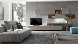Soggiorno componibile che accosta diversi materiali e differenti tonalità di colore.